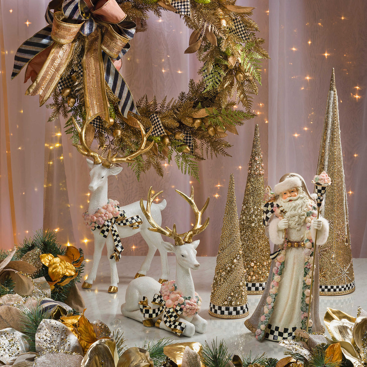 Della Robbia Sugared Deer - Sitting