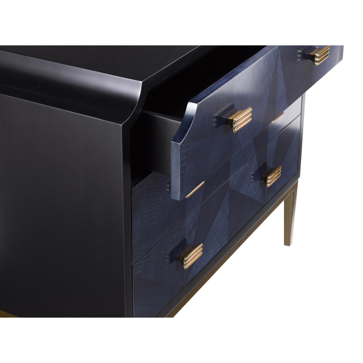 Kallista Chest